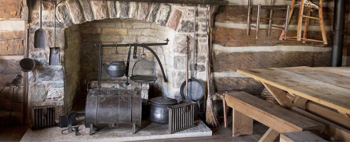 Cheminée dans un intérieur paysan